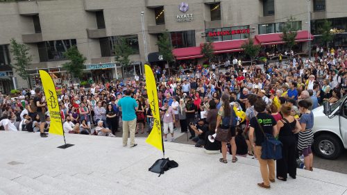 Montrealers welcome Syrian refugees /Amnestie Internationale/ held a public rally on September 9 in Montréal, calling on the federal government to fulfill its obligations to grant asylum and accelerate the process of welcoming *at least 10,000* Syrian refugees. No fear, no loathing, only open-hearted solidarity.