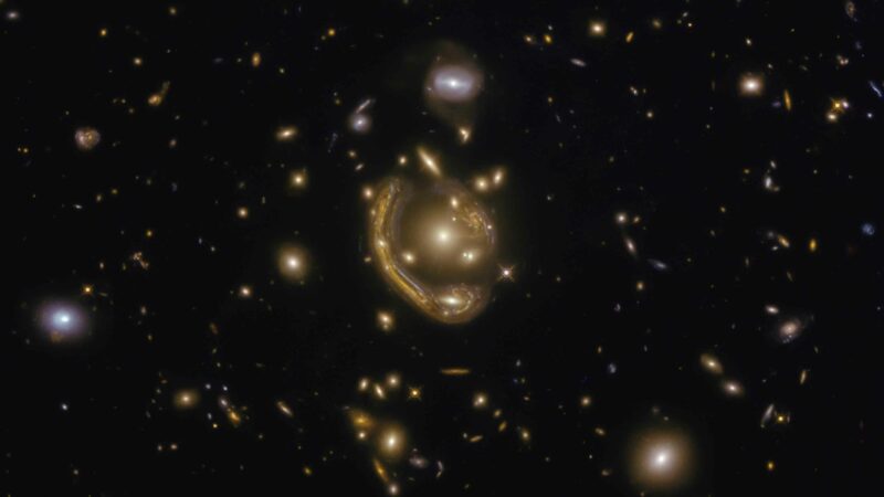 Rings of Relativity, ESA/Hubble & NASA, S. Jha – Acknowledgement: L. Shatz